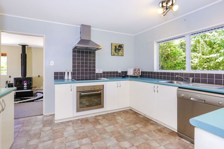Photo of property in 8 Woodfern Crescent, Titirangi, Auckland, 0604