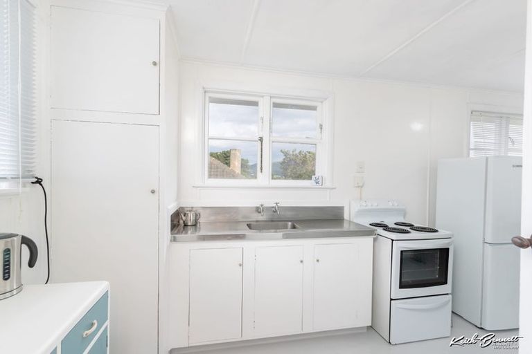 Photo of property in 13 Dorset Grove, Cannons Creek, Porirua, 5024