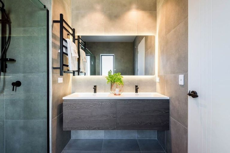 Photo of property in 18 Mina Way, Browns Bay, Auckland, 0630