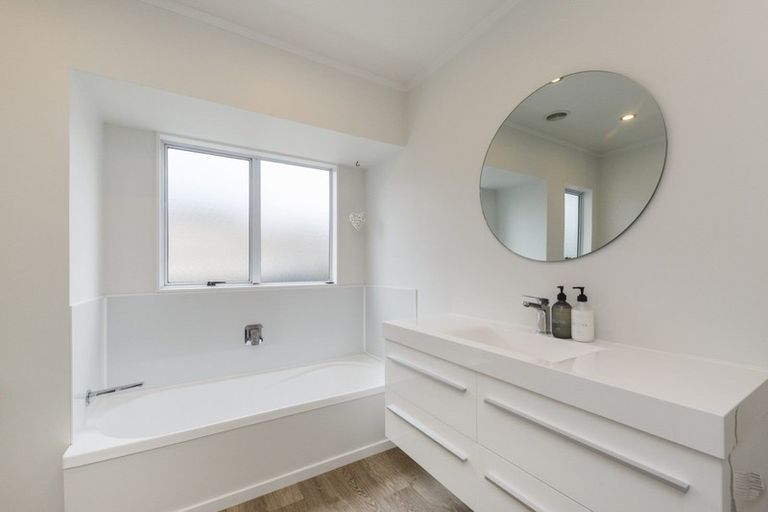 Photo of property in 25 Dalfield Place, Highbury, Palmerston North, 4412