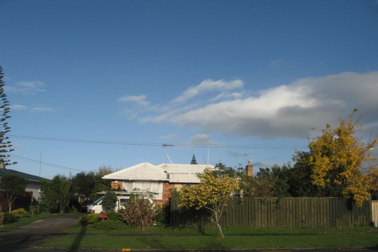 Photo of property in 3 Gossamer Drive, Pakuranga Heights, Auckland, 2010
