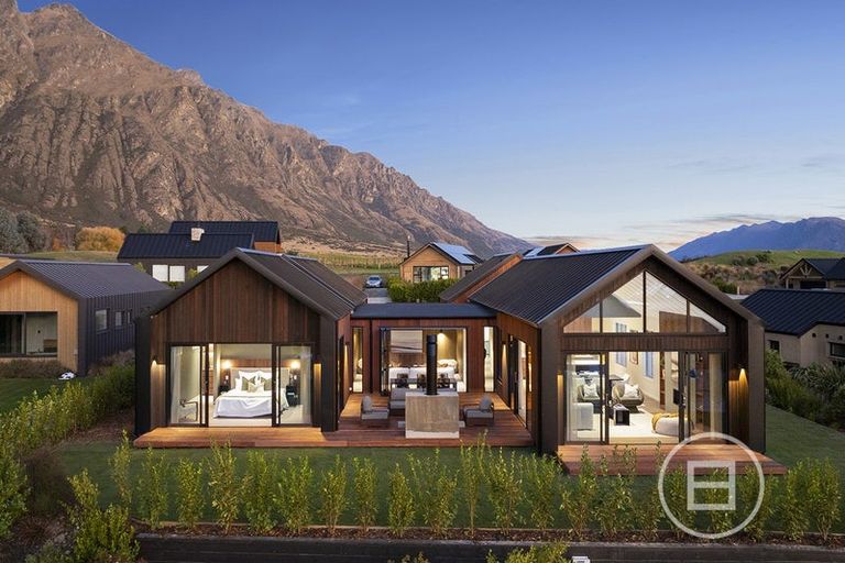 Photo of property in 8 Stockyard Lane, Jacks Point, Queenstown, 9371