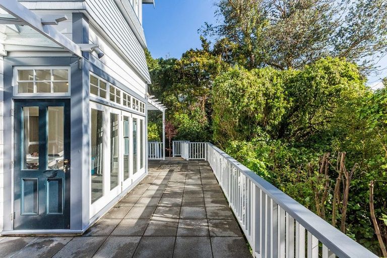 Photo of property in 44 Aurora Terrace, Kelburn, Wellington, 6012