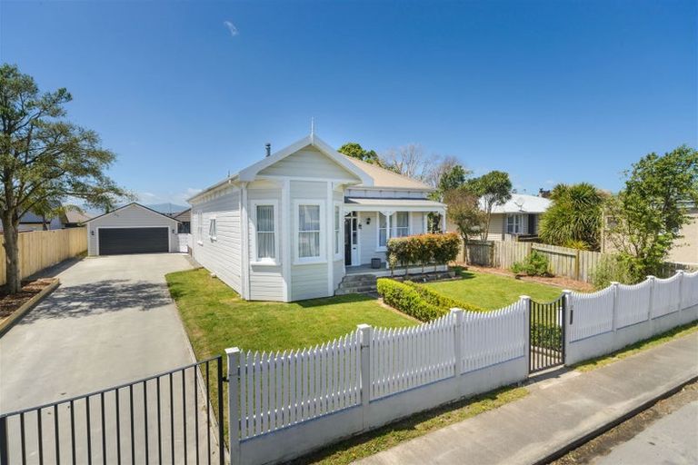 Photo of property in 17 Perrin Place, Kelvin Grove, Palmerston North, 4414