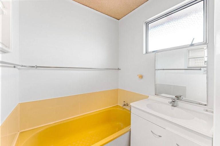 Photo of property in 1/150 Dowse Drive, Maungaraki, Lower Hutt, 5010