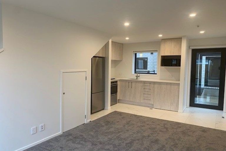 Photo of property in 2/183 Cambridge Terrace, Fairfield, Lower Hutt, 5011