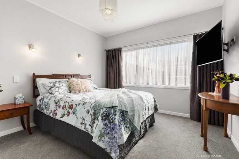 Photo of property in 11 Harbour Park Terrace, Khandallah, Wellington, 6035