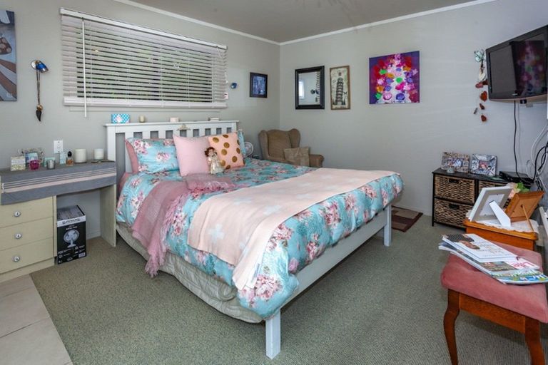 Photo of property in 216 Given Avenue, Whangamata, 3620