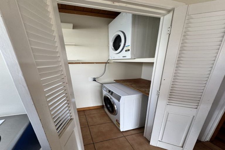 Photo of property in 190 Breaker Bay Road, Breaker Bay, Wellington, 6022