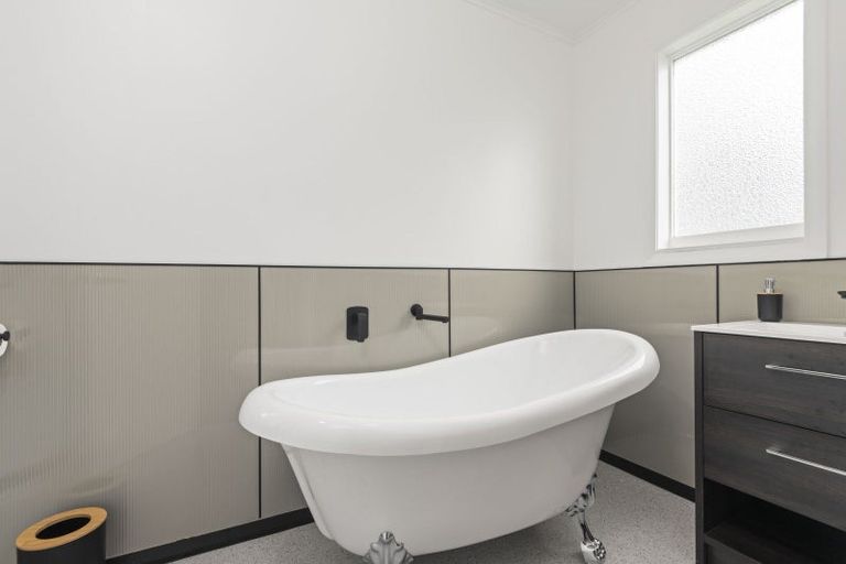 Photo of property in 7 Ross Street, Woodville, 4920