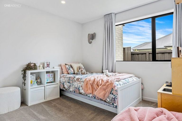 Photo of property in 12 Oakville Close, Rangiora, 7400