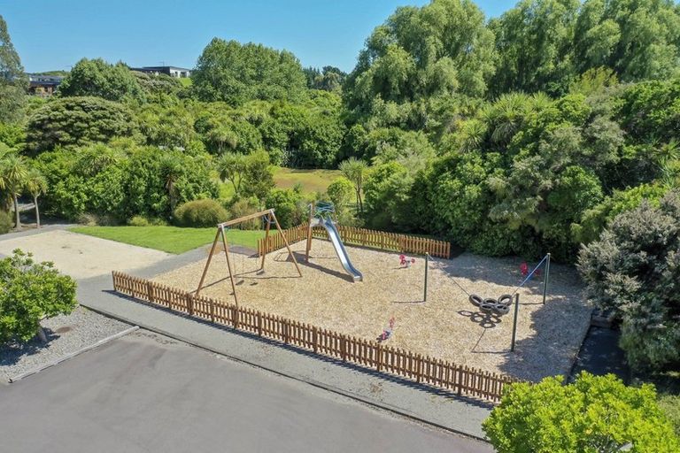Photo of property in 2 Te Heke Place, Waikanae, 5036