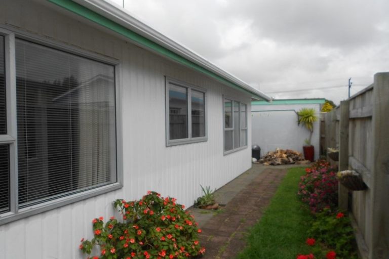 Photo of property in 2/311 Carrington Street, Vogeltown, New Plymouth, 4310