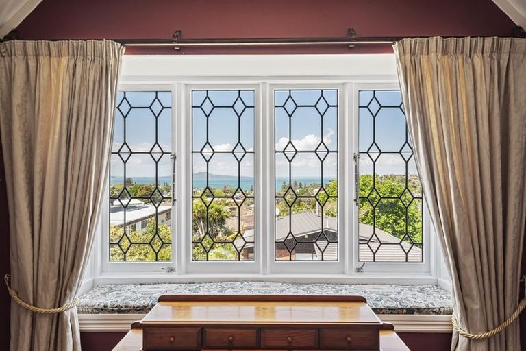 Photo of property in 2/12 Law Street, Torbay, Auckland, 0630