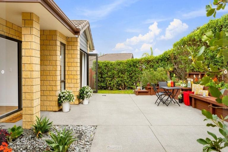 Photo of property in 70 Kittiwake Drive, Schnapper Rock, Auckland, 0632