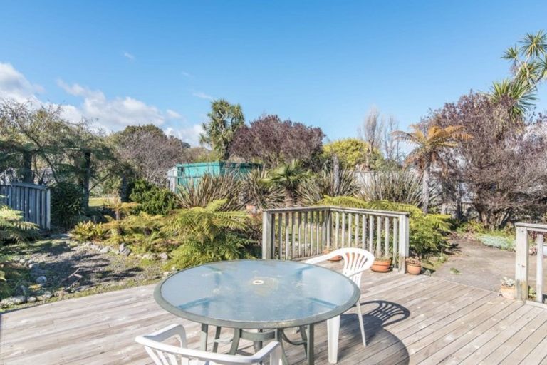 Photo of property in 37 Dale Road, Raumati South, Paraparaumu, 5032