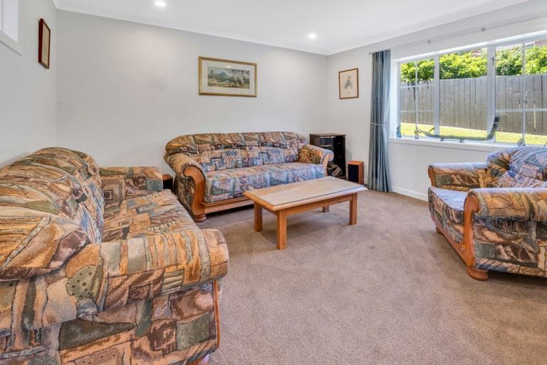 Photo of property in 4 Liston Crescent, Cockle Bay, Auckland, 2014