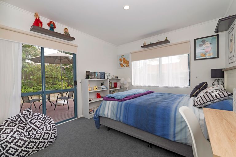 Photo of property in 27 Milan Drive, Glen Eden, Auckland, 0602