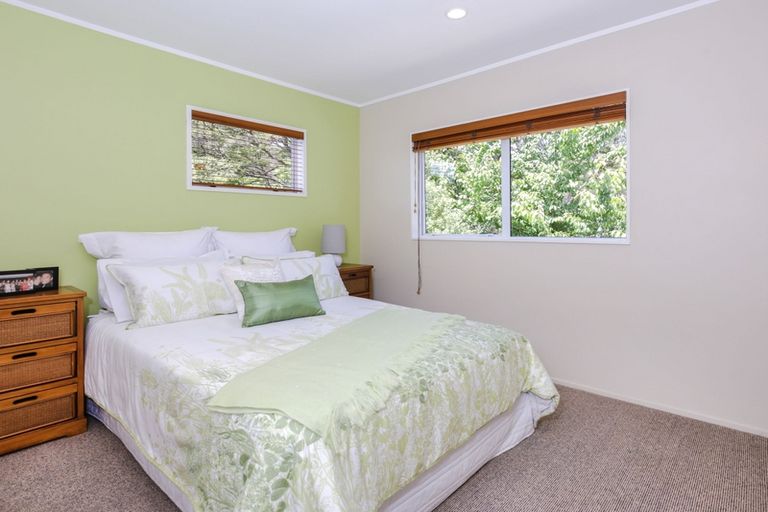 Photo of property in 8 Woodfern Crescent, Titirangi, Auckland, 0604