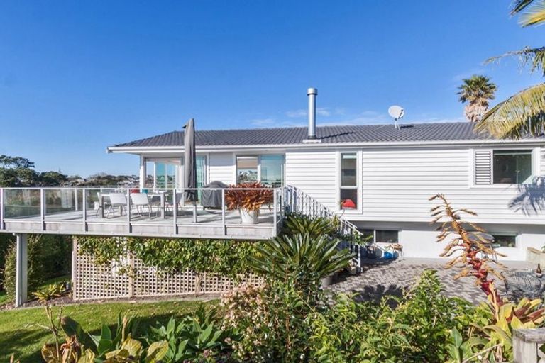 Photo of property in 8 Page Point, Mellons Bay, Auckland, 2014