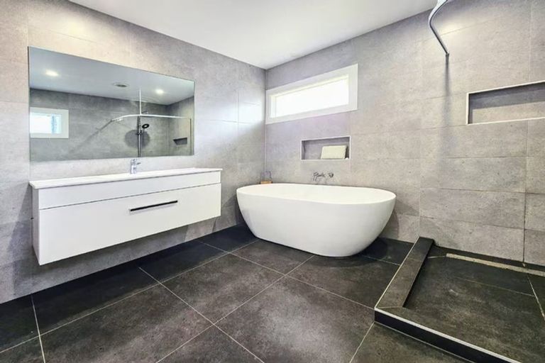 Photo of property in 198 Clovelly Road, Bucklands Beach, Auckland, 2012