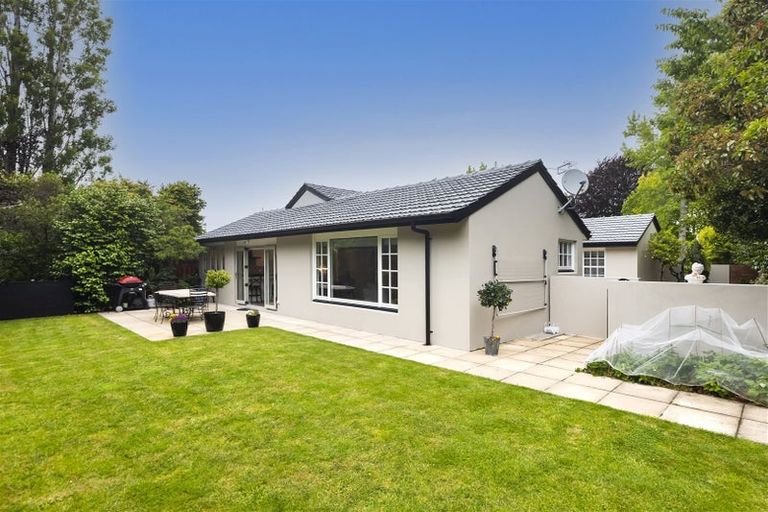 Photo of property in 6 Tuirau Place, Ilam, Christchurch, 8041