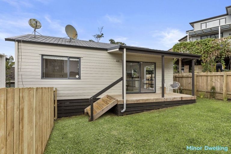 Photo of property in 8 Kupari Place, Totara Vale, Auckland, 0629