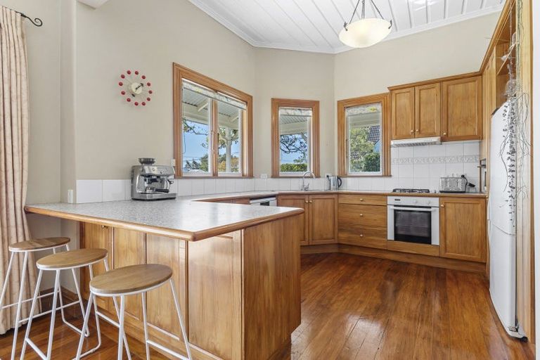Photo of property in 62 Gilbert Street, New Plymouth, 4310
