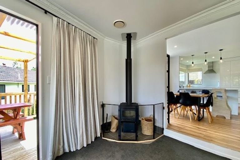Photo of property in 8 West Harbour Drive, West Harbour, Auckland, 0618