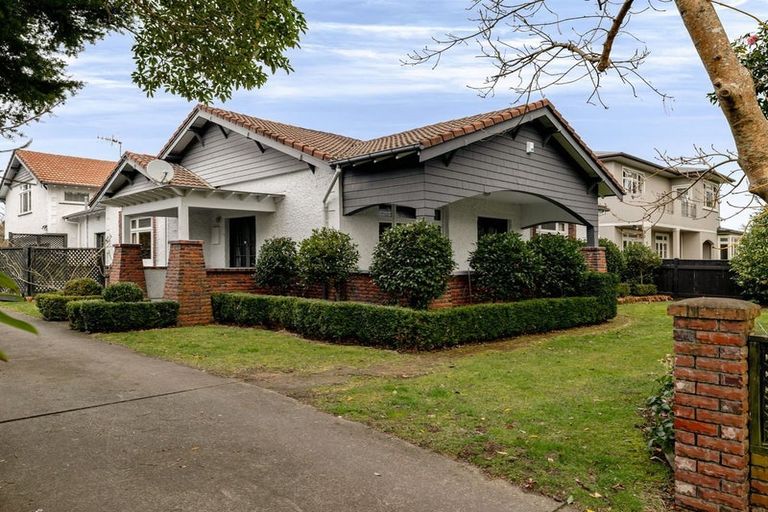 Photo of property in 24 Elmira Avenue, Hokowhitu, Palmerston North, 4410