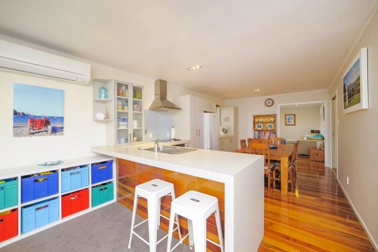 Photo of property in 23 Infidel Place, Torbay, Auckland, 0630