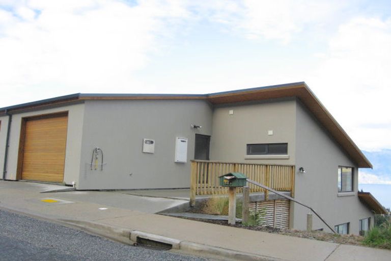 Photo of property in 56 Dart Place, Fernhill, Queenstown, 9300