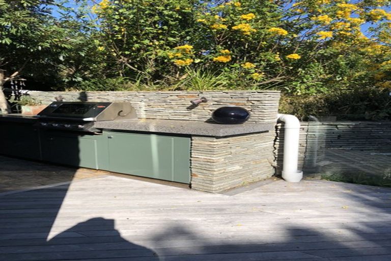 Photo of property in 100 Stanley Point Road, Stanley Point, Auckland, 0624