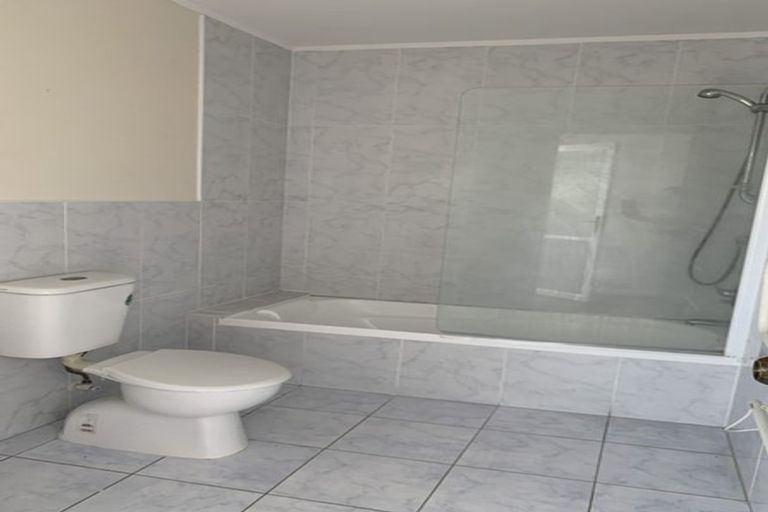 Photo of property in 44 Larne Avenue, Pakuranga Heights, Auckland, 2010