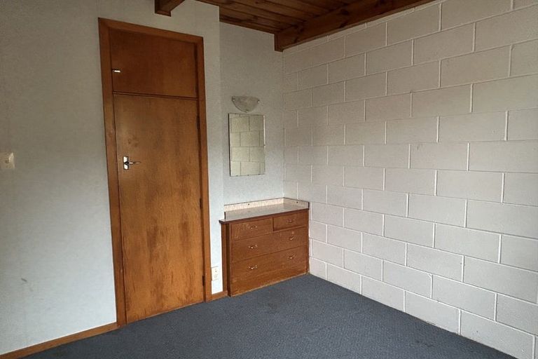 Photo of property in Acacia Flats, 2/207 Waikawa Road, Waikawa, Picton, 7220