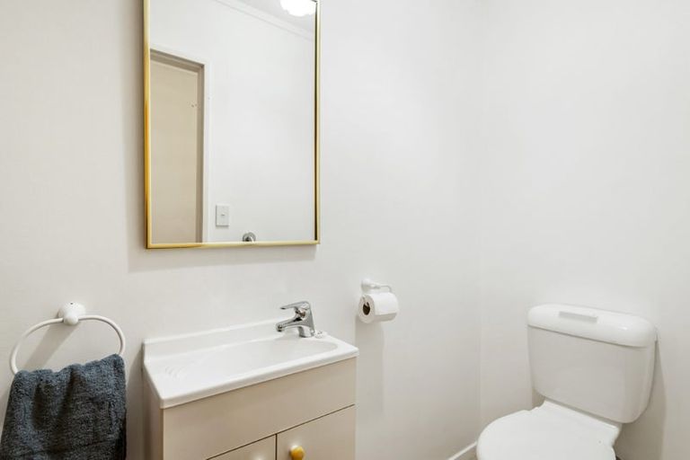 Photo of property in 2/5 Alma Road, Milford, Auckland, 0620