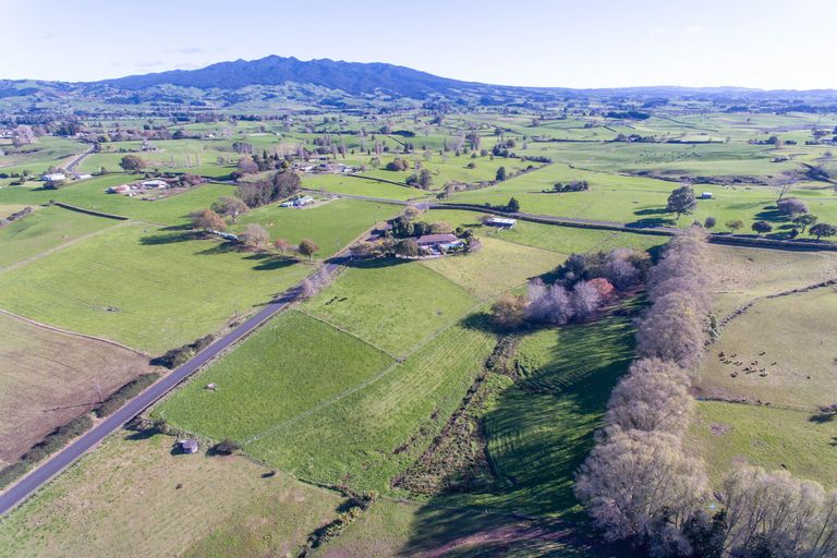 Photo of property in 11 Waiari Road, Pirongia, Te Awamutu, 3876