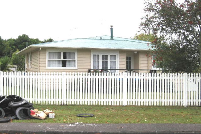 Photo of property in 50 Kirby Street, Glendene, Auckland, 0602