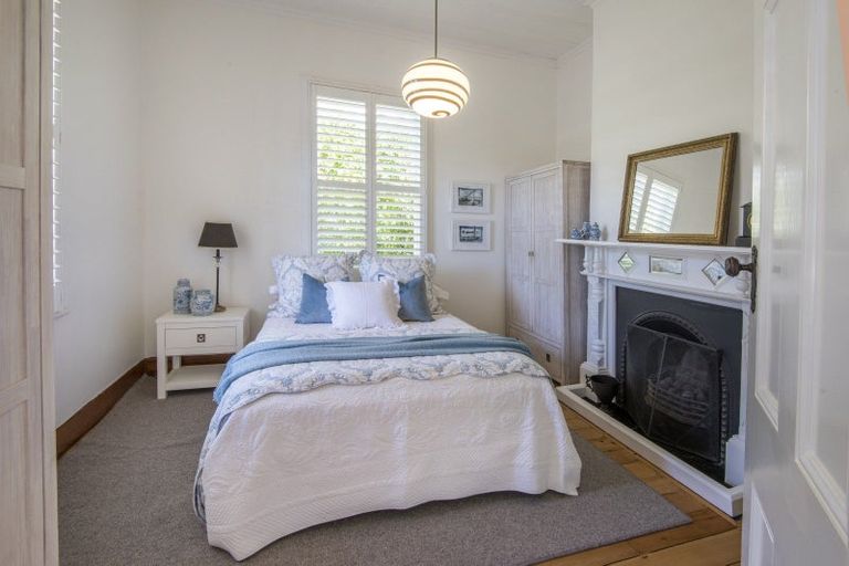 Photo of property in 37 Kiwi Road, Stanley Point, Auckland, 0624