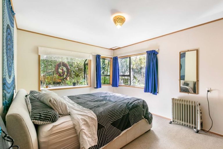 Photo of property in 82 Wade River Road, Stanmore Bay, Whangaparaoa, 0932