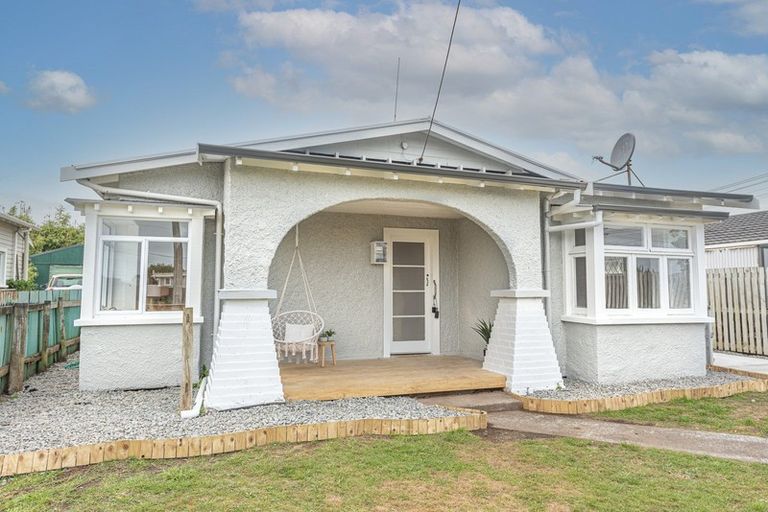 Photo of property in 112 Cornfoot Street, Castlecliff, Whanganui, 4501