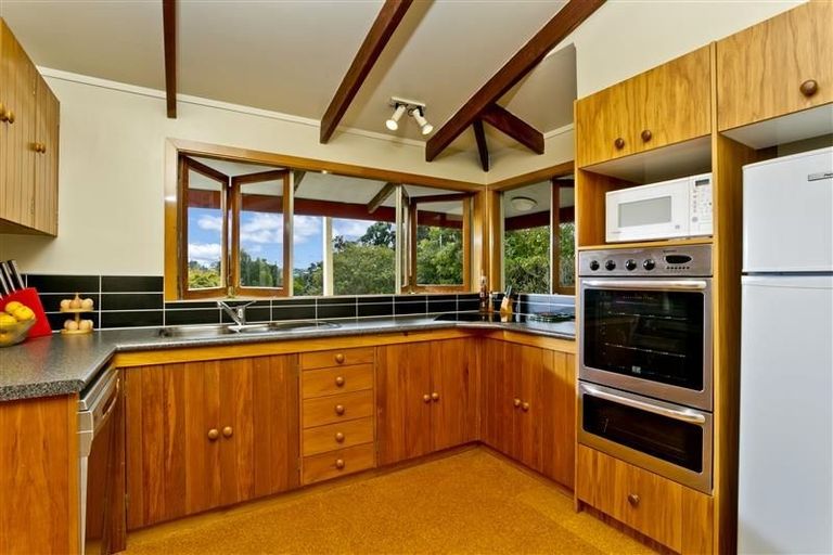 Photo of property in 18 Lingham Crescent, Torbay, Auckland, 0630