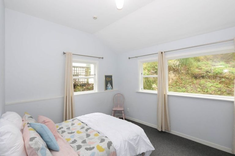 Photo of property in 70 Kelburn Parade, Kelburn, Wellington, 6012