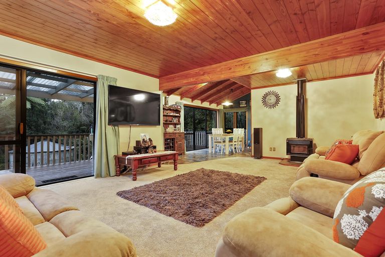 Photo of property in 39 Turanga Road, Henderson Valley, Auckland, 0612