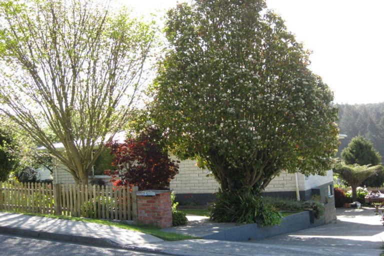 Photo of property in 64 Milton Terrace, Picton, 7220