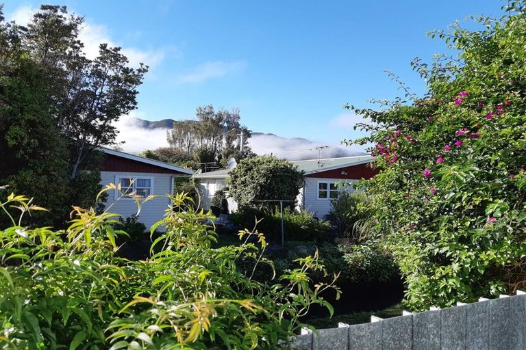 Photo of property in 6a Awamutu Grove, Waiwhetu, Lower Hutt, 5010