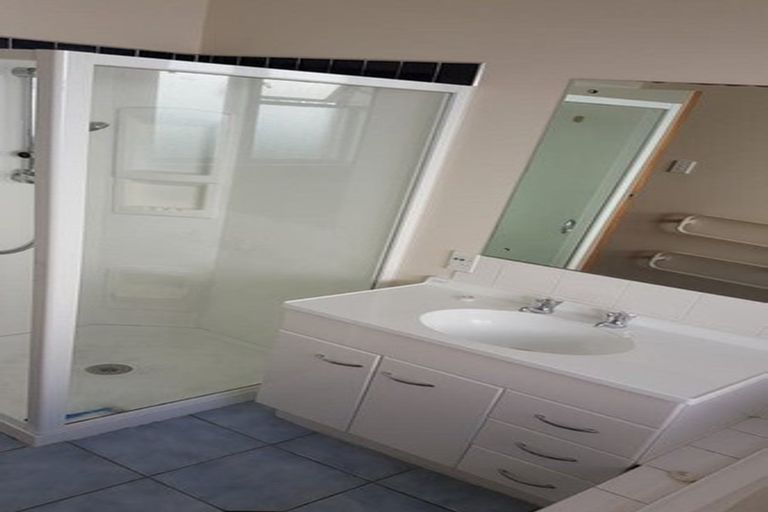 Photo of property in 23 Middlepark Road, Sockburn, Christchurch, 8042