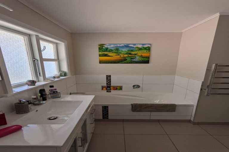 Photo of property in 48a Queenwood Road, Levin, 5510