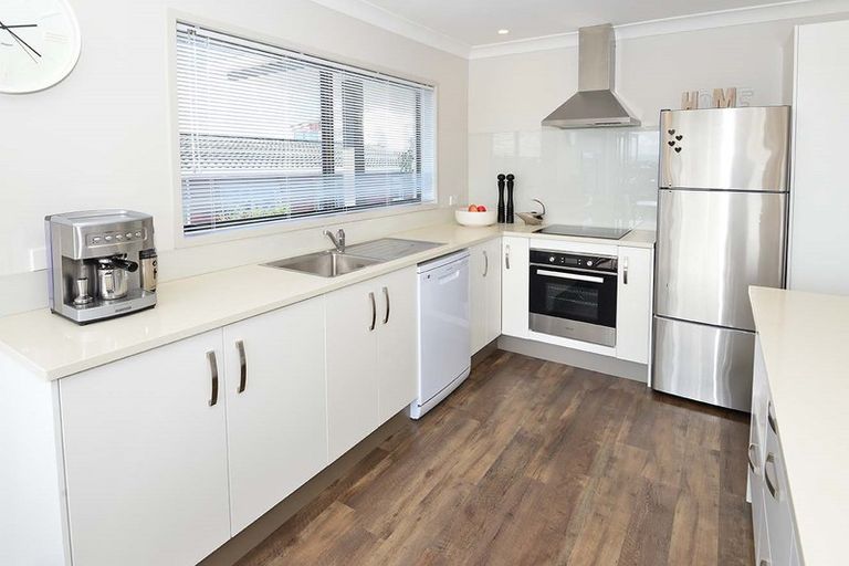 Photo of property in 7a Monyash Road, Manly, Whangaparaoa, 0930