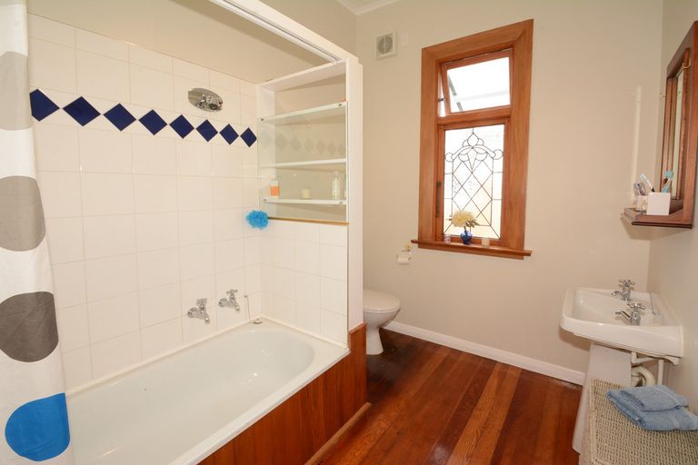 Photo of property in 40 Tomahawk Road, Andersons Bay, Dunedin, 9013